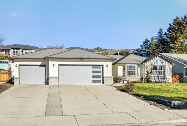 4661 Torrey Pines Drive, Medford, OR 97504