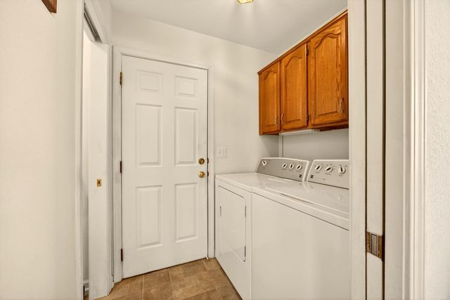 4661 Torrey Pines Drive, Medford, OR 97504