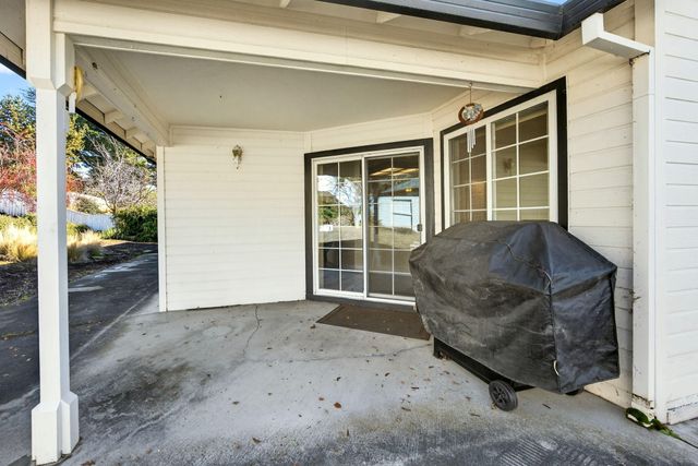 4661 Torrey Pines Drive, Medford, OR 97504