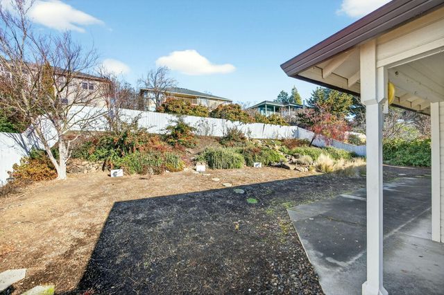 4661 Torrey Pines Drive, Medford, OR 97504