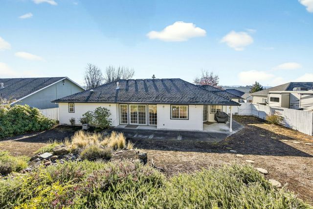 4661 Torrey Pines Drive, Medford, OR 97504