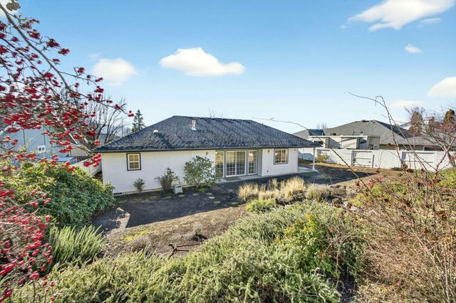 4661 Torrey Pines Drive, Medford, OR 97504