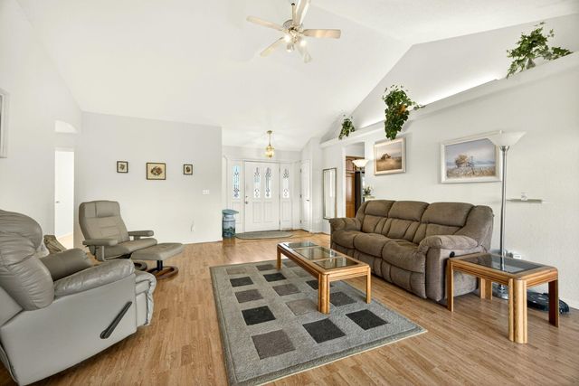 4661 Torrey Pines Drive, Medford, OR 97504