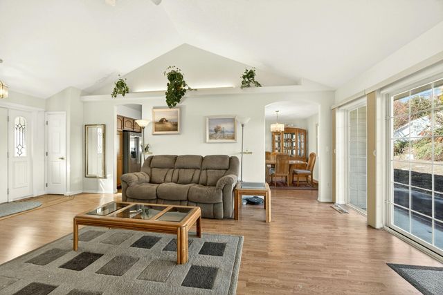 4661 Torrey Pines Drive, Medford, OR 97504