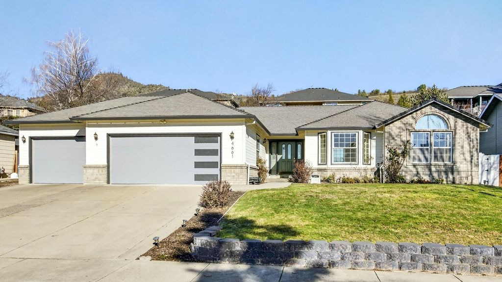 4661 Torrey Pines Drive, Medford, OR 97504