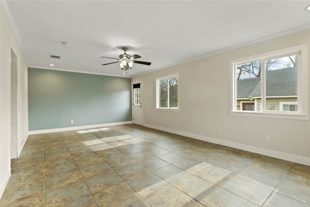 3358 W Jefferson Boulevard, Dallas, TX 75211