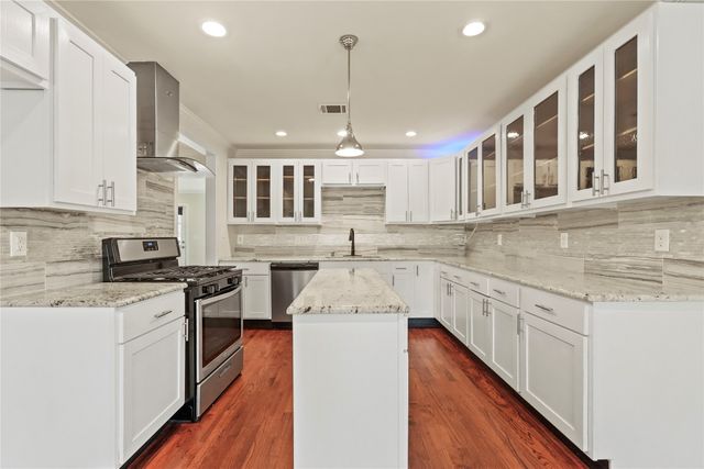 3358 W Jefferson Boulevard, Dallas, TX 75211