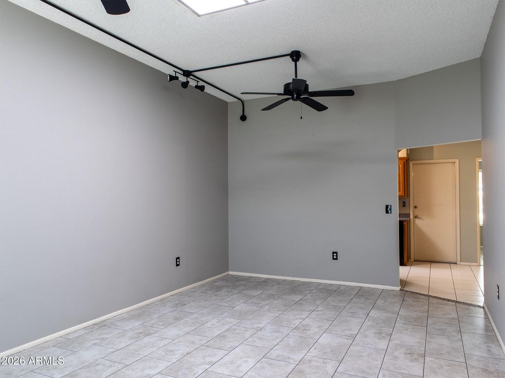 10020 W ROYAL OAK Road E, Sun City, AZ 85351 — photo 4