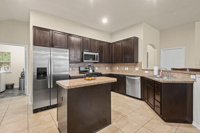 5211 Cayenne Lane, Baytown, TX 77521
