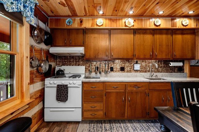 1063 S HIGH VALLEY DR, Monterey, VA 24465