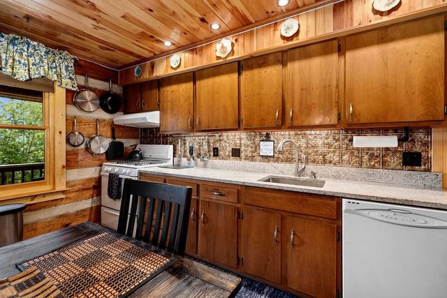 1063 S HIGH VALLEY DR, Monterey, VA 24465