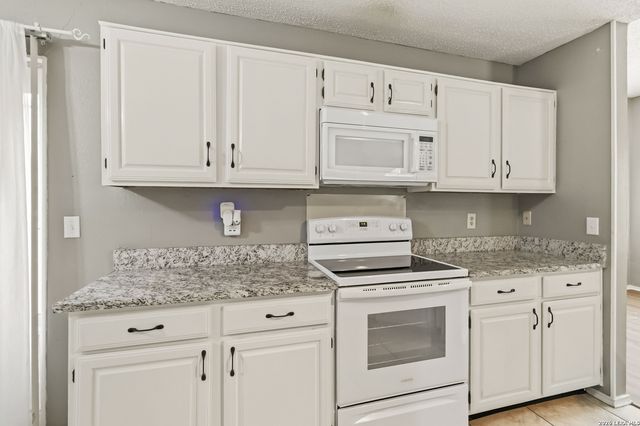 6154 John Chapman, San Antonio, TX 78240