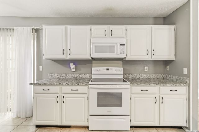 6154 John Chapman, San Antonio, TX 78240