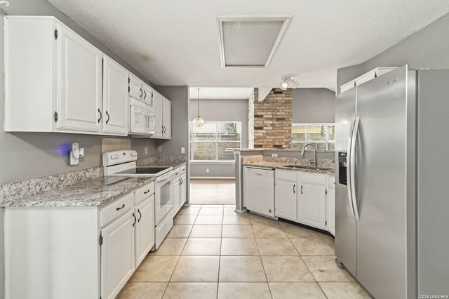 6154 John Chapman, San Antonio, TX 78240