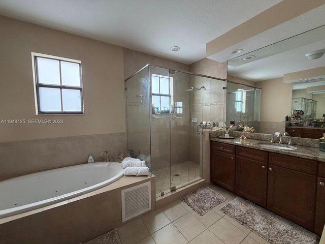 9855 NW 89th Terrace, Doral, FL 33178