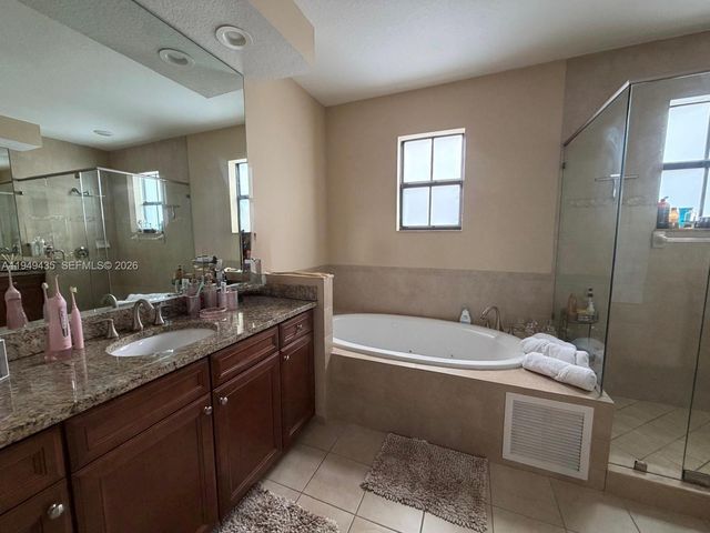 9855 NW 89th Terrace, Doral, FL 33178