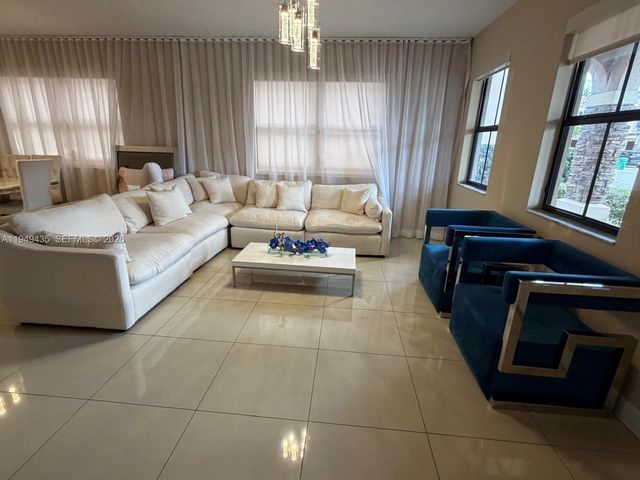 9855 NW 89th Terrace, Doral, FL 33178