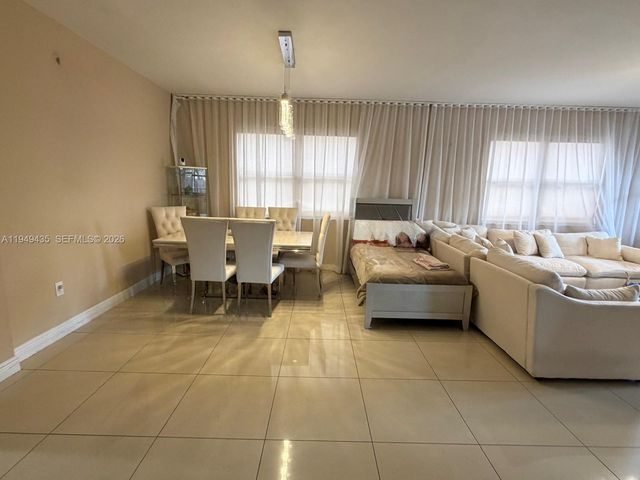 9855 NW 89th Terrace, Doral, FL 33178