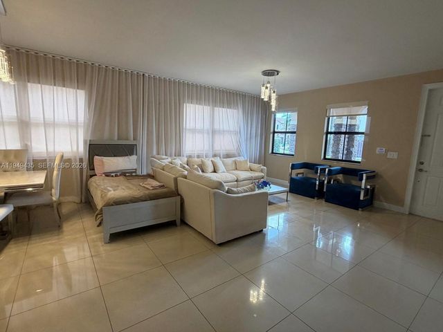9855 NW 89th Terrace, Doral, FL 33178