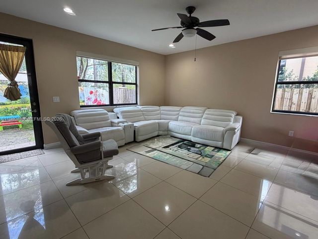 9855 NW 89th Terrace, Doral, FL 33178