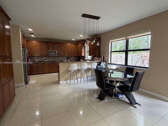 9855 NW 89th Terrace, Doral, FL 33178