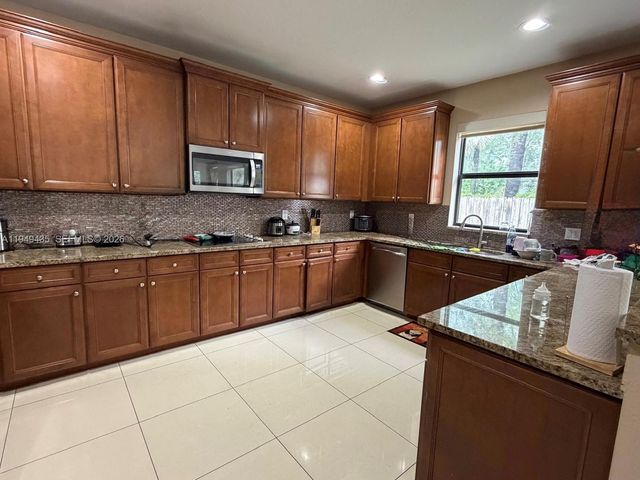 9855 NW 89th Terrace, Doral, FL 33178