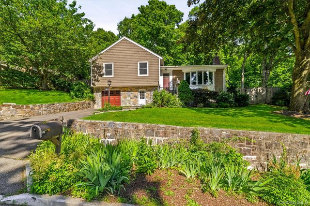 12 Overlook Road N, White Plains, NY 10603
