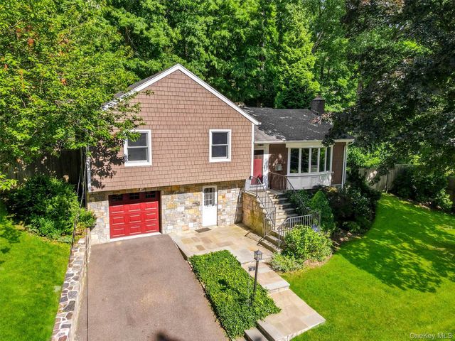 12 Overlook Road N, White Plains, NY 10603