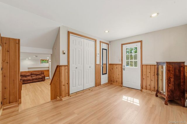 12 Overlook Road N, White Plains, NY 10603