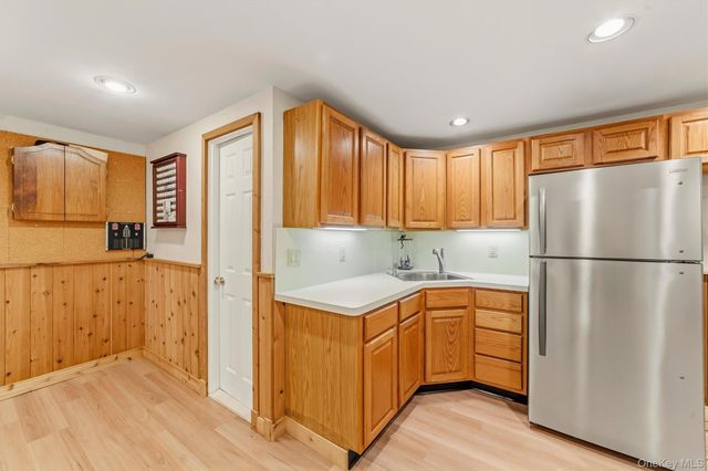 12 Overlook Road N, White Plains, NY 10603