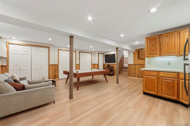 12 Overlook Road N, White Plains, NY 10603