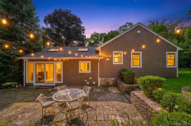 12 Overlook Road N, White Plains, NY 10603