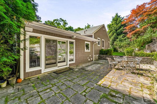 12 Overlook Road N, White Plains, NY 10603