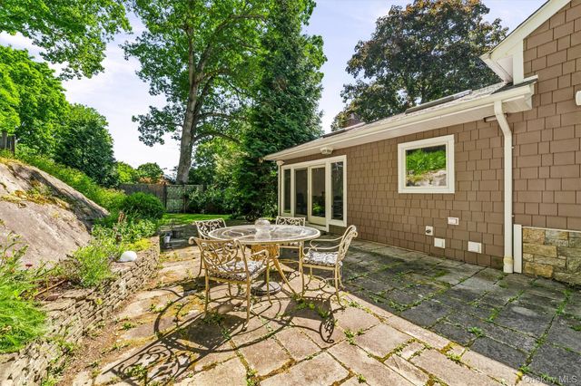 12 Overlook Road N, White Plains, NY 10603