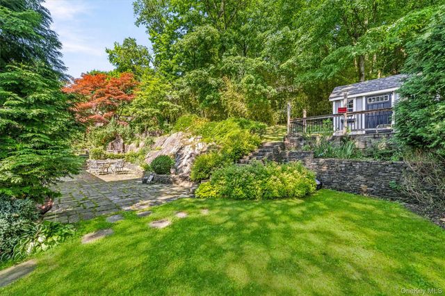 12 Overlook Road N, White Plains, NY 10603