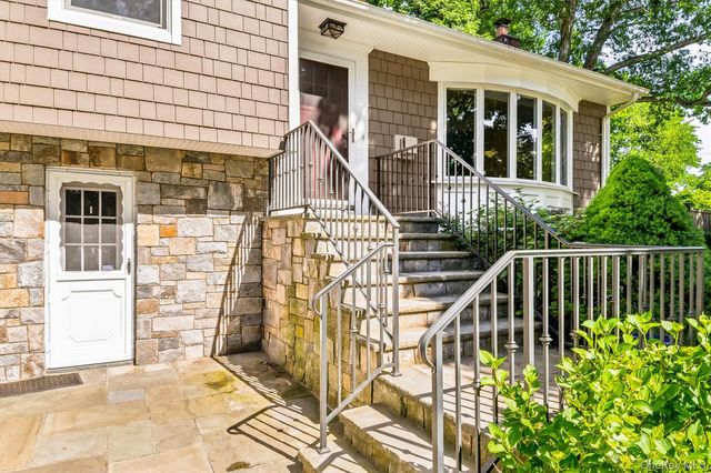 12 Overlook Road N, White Plains, NY 10603