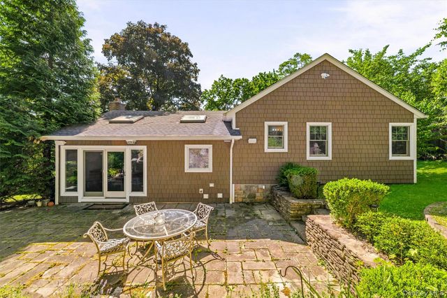 12 Overlook Road N, White Plains, NY 10603