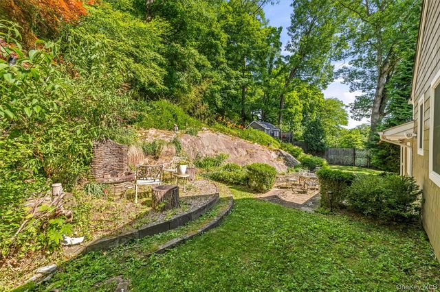 12 Overlook Road N, White Plains, NY 10603