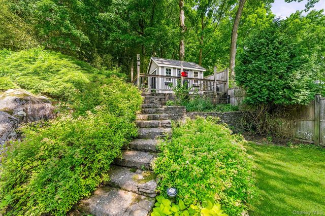 12 Overlook Road N, White Plains, NY 10603