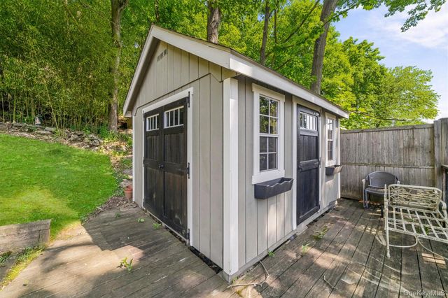 12 Overlook Road N, White Plains, NY 10603