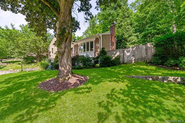 12 Overlook Road N, White Plains, NY 10603