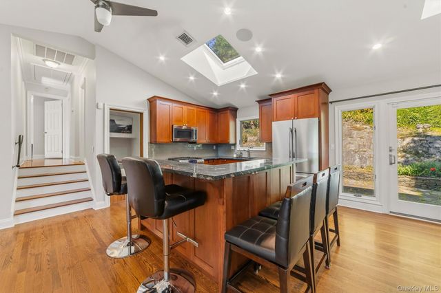 12 Overlook Road N, White Plains, NY 10603
