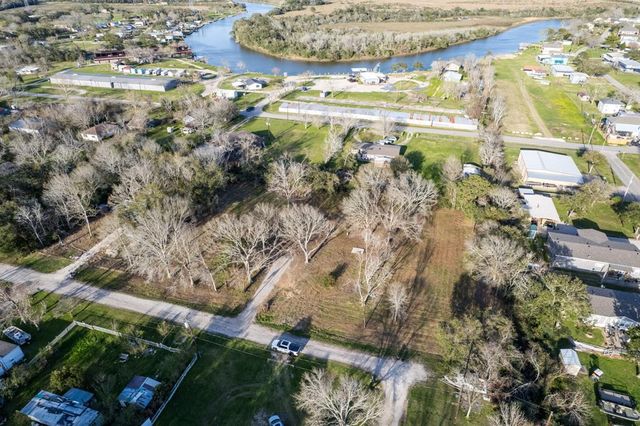 6827 Bayou Village Drive, Liverpool, TX 77577