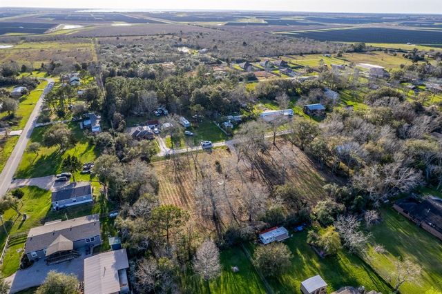6827 Bayou Village Drive, Liverpool, TX 77577