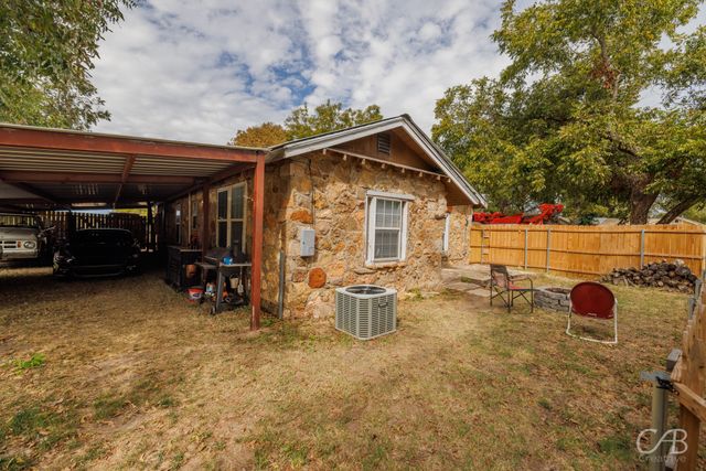 609 N 4th Street W, Clyde, TX 79601