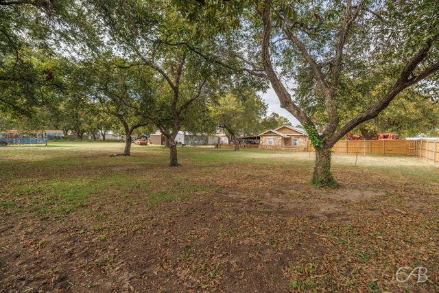 609 N 4th Street W, Clyde, TX 79601