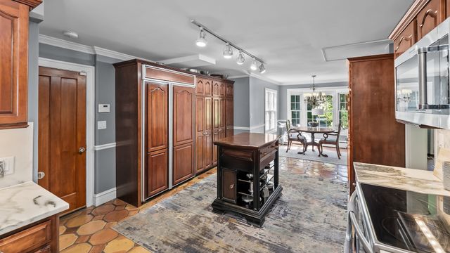 195 Maple Hill Road, Glencoe, IL 60022