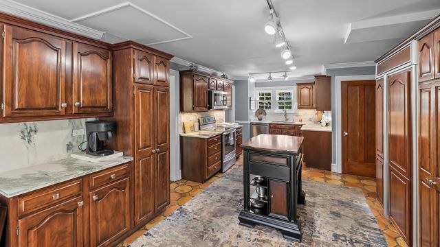 195 Maple Hill Road, Glencoe, IL 60022