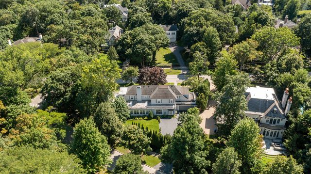 195 Maple Hill Road, Glencoe, IL 60022