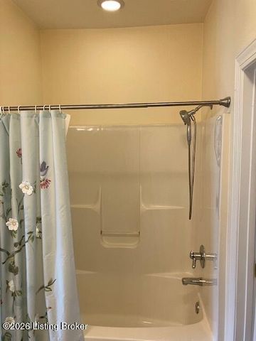 6010 Wooded Creek Dr 102, Louisville, KY 40291